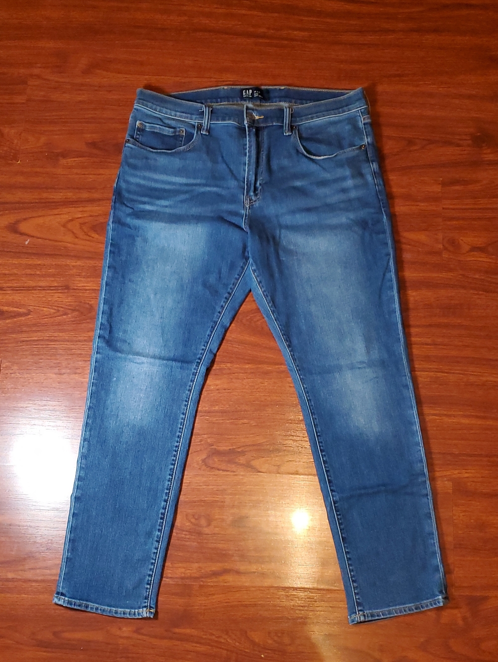 GAP Slim Fit Men's Jeans in Medium Blue Wash